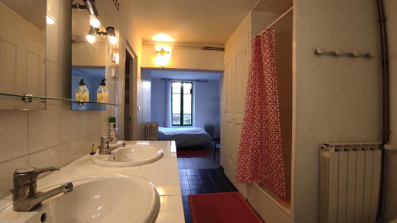 Grande Maison Ancienne Simple Et Spacieuse. Vichy Dış mekan fotoğraf